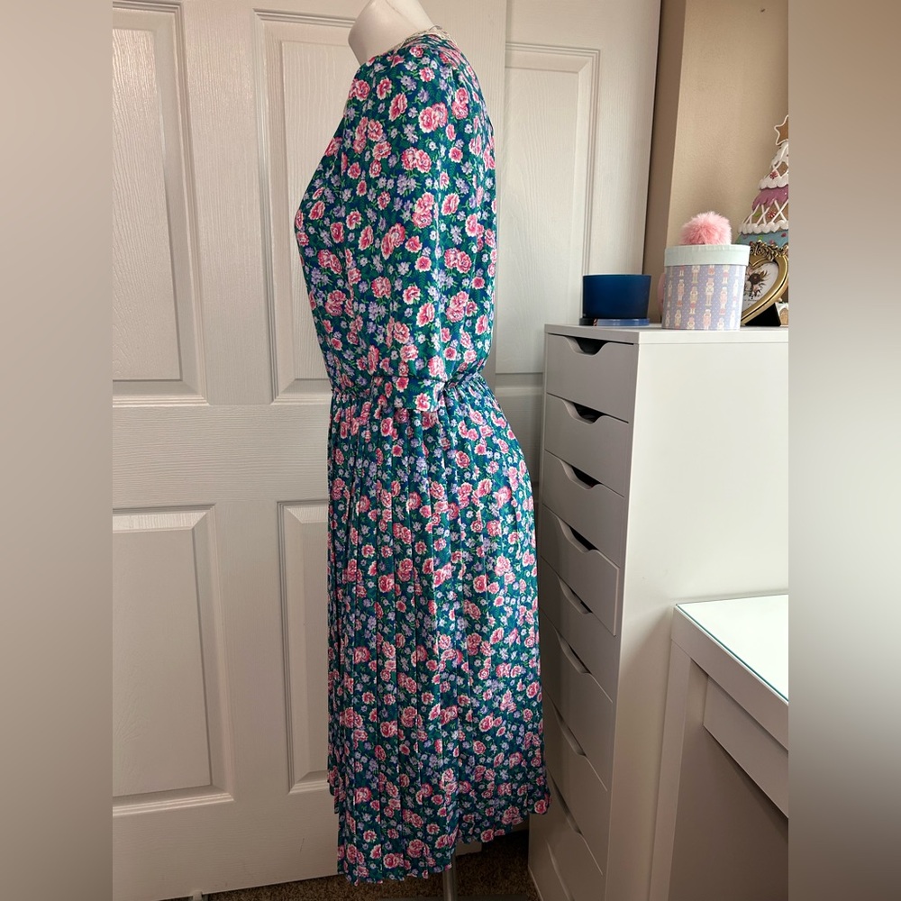 Breli Originals Vintage Floral Pleated Dress with Lace Collar - Picture 7 of 12